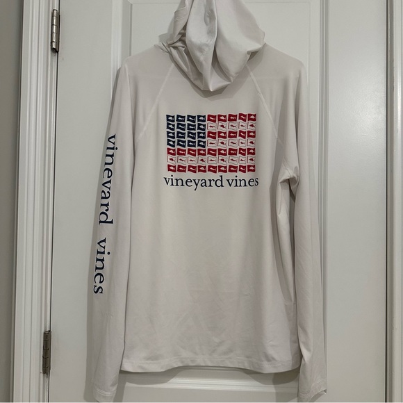 Vineyard Vines Men’s White Hoodie with Navy Logo and Flag Fish Size Small S - Picture 2 of 8